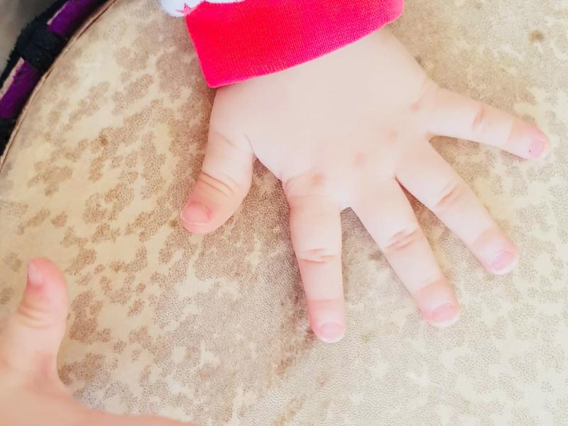 Babyhænder med tromme